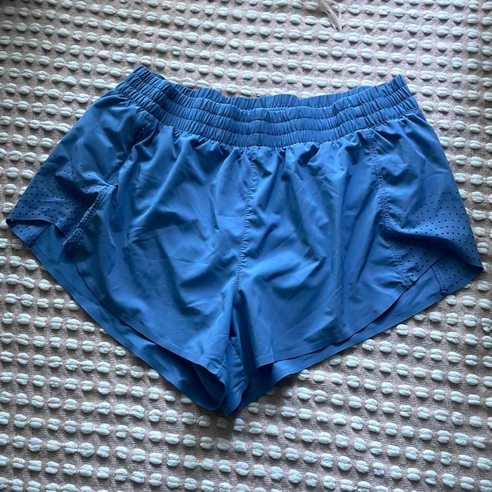 ATHLETA short hustle 3’ size L blue color